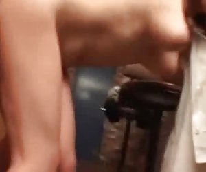 Busty ġappuniżi waitress fucked fil-pubbliku (uncensored)