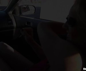 Blonde hooker fucks iebsin għall-flus