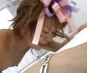 Ħelwa żgħażagħ asjatiċi tifla fucked u facialized
