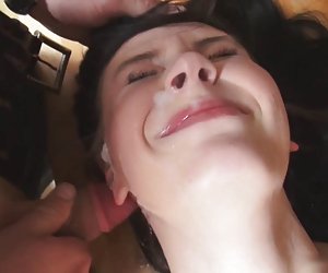 Magħmula bl-addoċċ gangbang creampie1