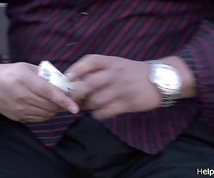 Huwa fuck mara tiegħi għall-flus